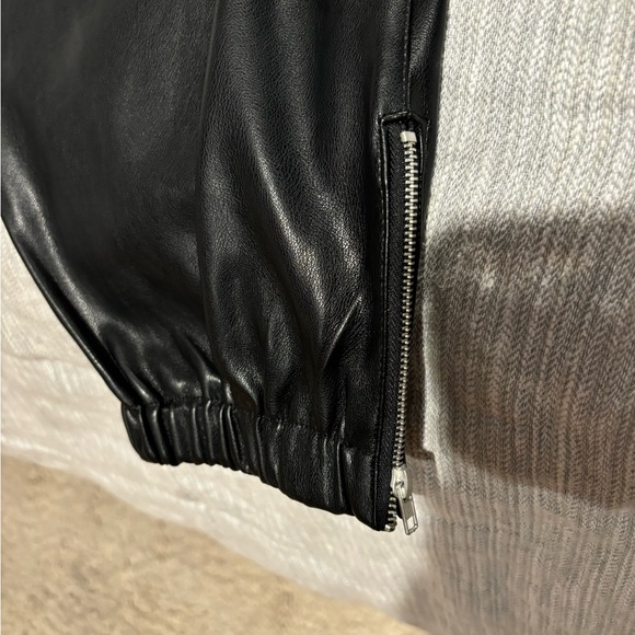 AVEC LES FILLES. Black faux leather joggers. Size L - Picture 2 of 4